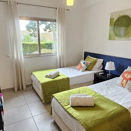 Vitismar Ii Com Piscina, Jardim E Garagem アパート ギーア